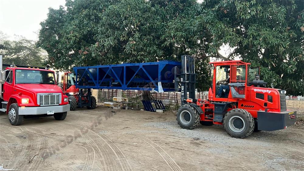 Máquina QT4-16 en acción